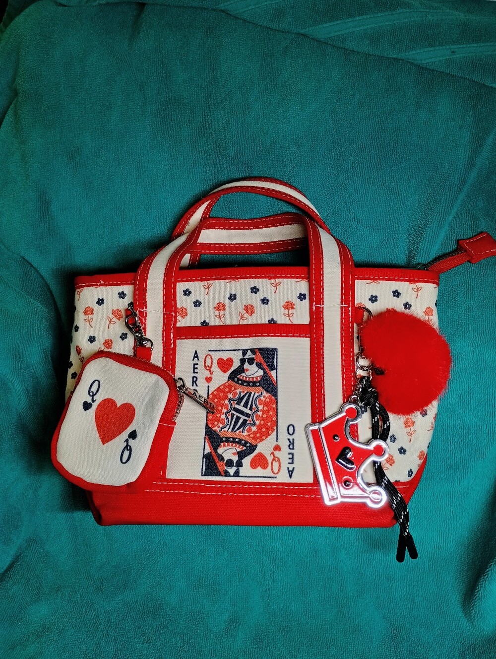 Aéropostale Queen Of Hearts Mini Tote Bag